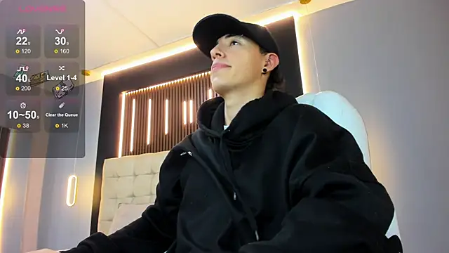 Snapshot of Lobo_17_ chatting on April 2026 07:14:01 AM Lobo 17 online show from April 2026 07:14:01 AM