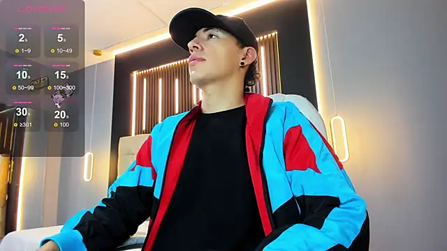 Snapshot of Lobo_17_ chatting on April 2026 03:34:01 AM Lobo 17 online show from April 2026 03:34:01 AM