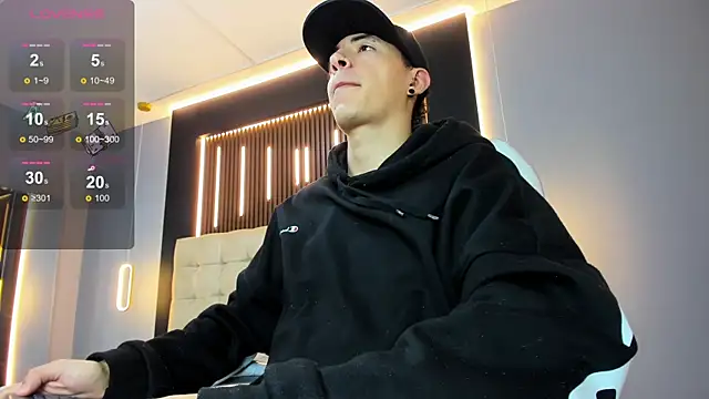 Snapshot of Lobo_17_ chatting on April 2026 03:33:02 AM Lobo 17 online show from April 2026 03:33:02 AM