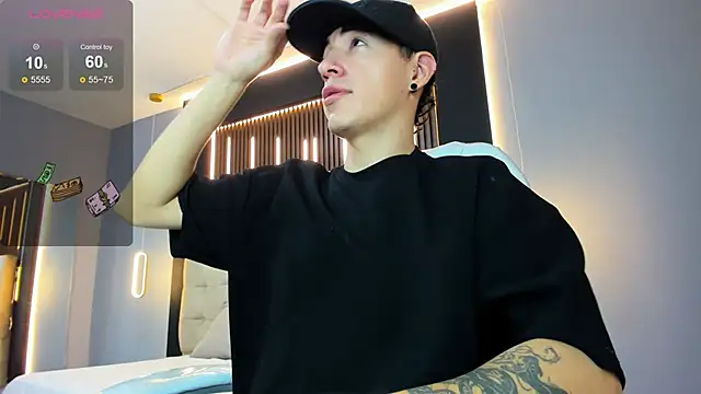 Snapshot of Lobo_17_ chatting on April 2026 03:33:01 AM Lobo 17 online show from April 2026 03:33:01 AM