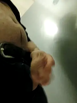 Snapshot of QcMisterv13 chatting on April 2026 10:18:01 PM QcMisterv13 online show from April 2026 10:18:01 PM