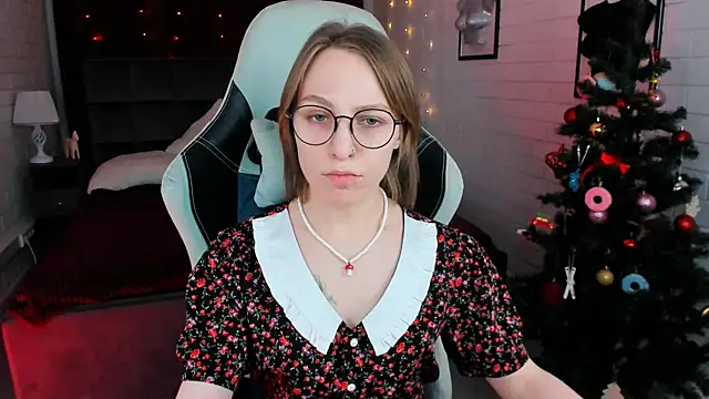 Snapshot of AphexQueen chatting on December 2024 01:11:02 PM AphexQueen online show from December 2024 01:11:02 PM