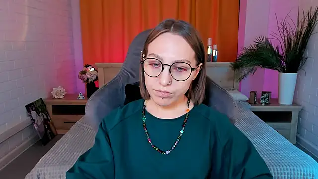 Snapshot of AphexQueen chatting on February 2025 01:21:02 PM AphexQueen online show from February 2025 01:21:02 PM