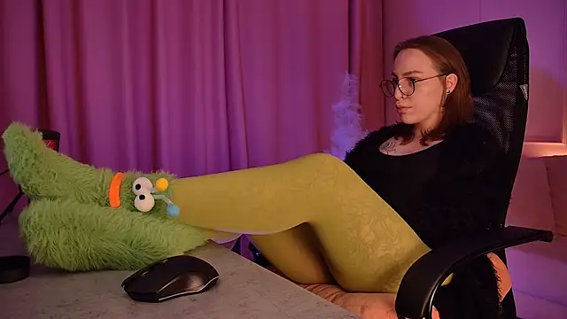 Snapshot of AphexQueen chatting on December 2025 09:25:01 AM AphexQueen online show from December 2025 09:25:01 AM