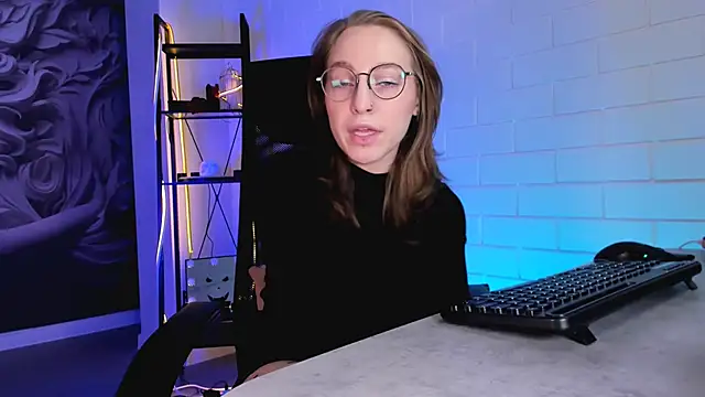 Snapshot of AphexQueen chatting on March 2026 09:25:01 AM AphexQueen online show from March 2026 09:25:01 AM