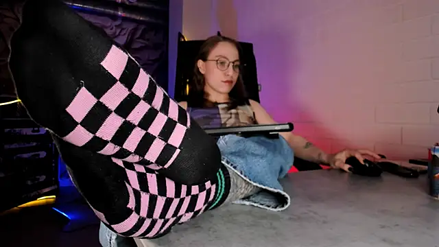 Snapshot of AphexQueen chatting on April 2026 11:15:01 AM AphexQueen online show from April 2026 11:15:01 AM