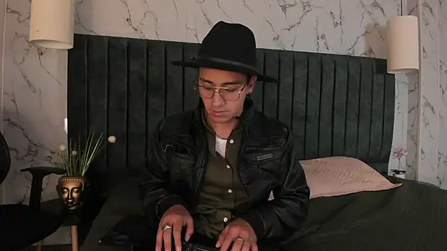 Snapshot of Andy_Joy_ chatting on October 2025 11:21:02 AM Andy Joy online show from October 2025 11:21:02 AM