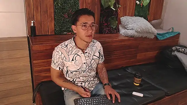 Snapshot of Andy_Joy_ chatting on November 2025 11:42:02 AM Andy Joy online show from November 2025 11:42:02 AM