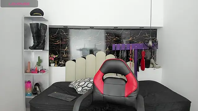 Kathia Armstrong online show from December 2024 01:05:02 PM