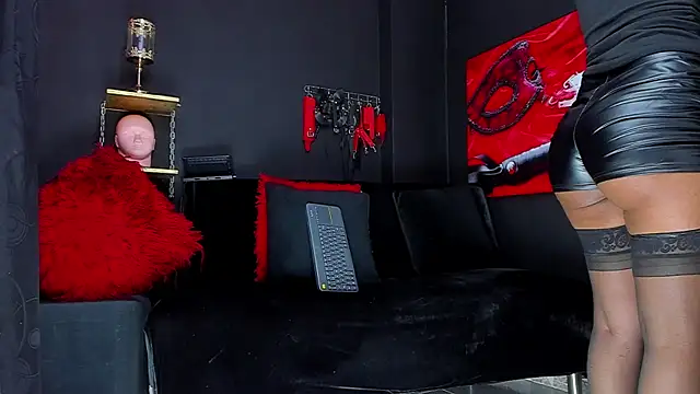 Coralinstone online show from December 2025 07:40:02 PM