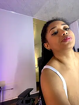 Snapshot of Emy_leon chatting on October 2025 08:39:01 PM Emy leon online show from October 2025 08:39:01 PM