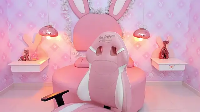 Snapshot of Saraa_Skinny chatting on December 2024 11:51:02 AM Saraa Skinny online show from December 2024 11:51:02 AM