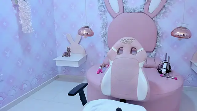 Snapshot of Saraa_Skinny chatting on December 2024 02:33:01 PM Saraa Skinny online show from December 2024 02:33:01 PM