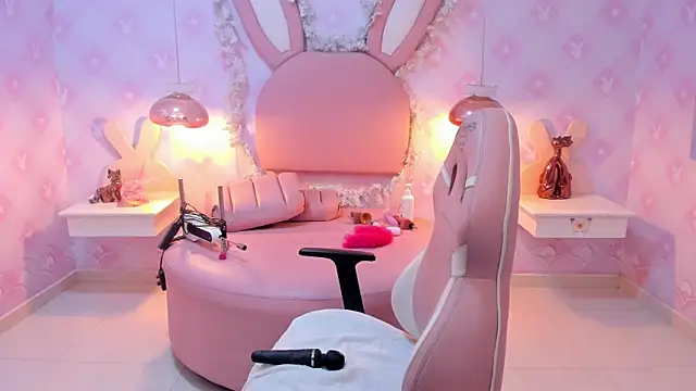 Snapshot of Saraa_Skinny chatting on December 2024 05:40:01 PM Saraa Skinny online show from December 2024 05:40:01 PM