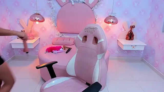 Snapshot of Saraa_Skinny chatting on January 2025 11:36:02 AM Saraa Skinny online show from January 2025 11:36:02 AM