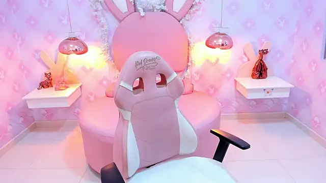 Snapshot of Saraa_Skinny chatting on January 2025 11:30:02 AM Saraa Skinny online show from January 2025 11:30:02 AM