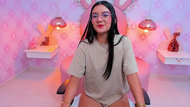 Snapshot of Saraa_Skinny chatting on February 2025 11:40:02 AM Saraa Skinny online show from February 2025 11:40:02 AM