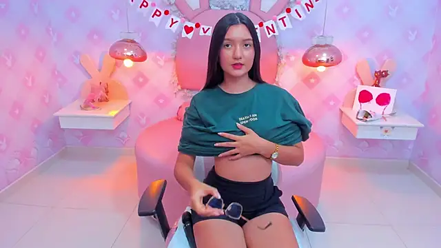 Snapshot of Saraa_Skinny chatting on February 2025 02:54:02 PM Saraa Skinny online show from February 2025 02:54:02 PM