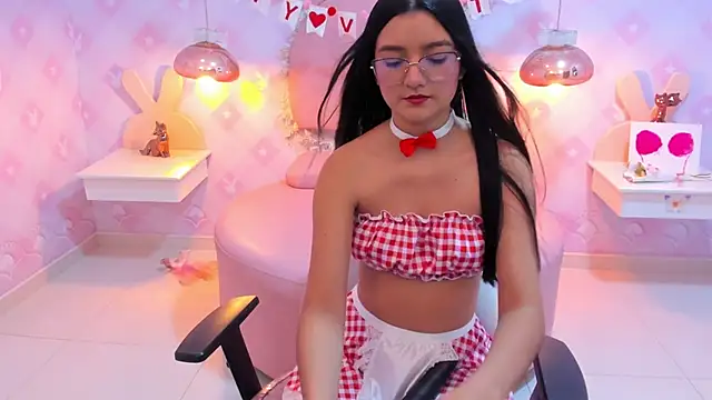 Snapshot of Saraa_Skinny chatting on February 2025 11:46:01 AM Saraa Skinny online show from February 2025 11:46:01 AM