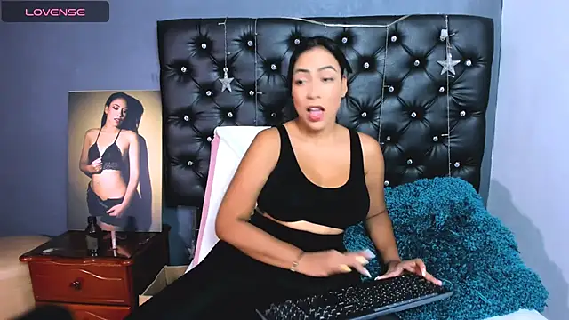 catalinamuss  online show from April 2026 05:02:02 PM