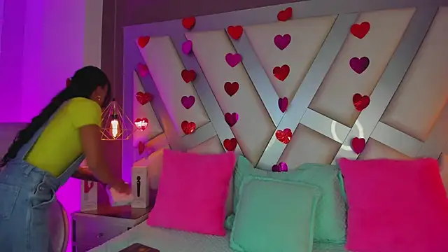 Snapshot of Amber_villalobos_ chatting on March 2026 04:18:02 AM Amber villalobos online show from March 2026 04:18:02 AM