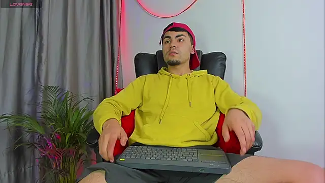 Snapshot of kalivan_voinesscu chatting on September 2025 08:38:02 AM kalivan voinesscu online show from September 2025 08:38:02 AM