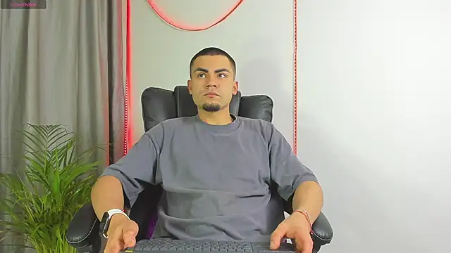 Snapshot of kalivan_voinesscu chatting on October 2025 07:52:02 AM kalivan voinesscu online show from October 2025 07:52:02 AM