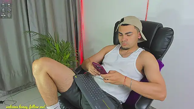 Snapshot of kalivan_voinesscu chatting on November 2025 08:38:01 AM kalivan voinesscu online show from November 2025 08:38:01 AM