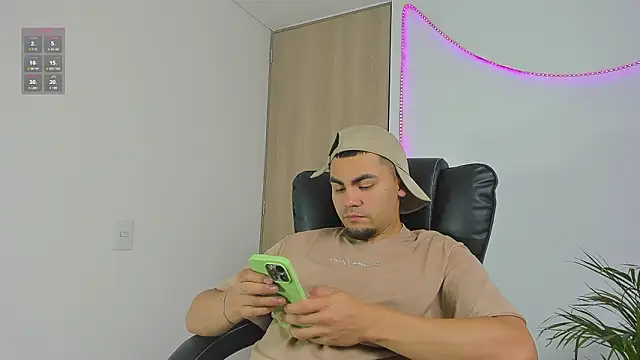 Snapshot of kalivan_voinesscu chatting on February 2026 05:38:01 AM kalivan voinesscu online show from February 2026 05:38:01 AM