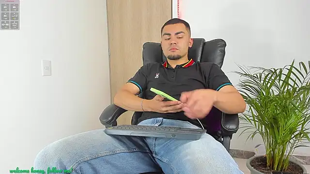 Snapshot of kalivan_voinesscu chatting on March 2026 05:59:01 AM kalivan voinesscu online show from March 2026 05:59:01 AM