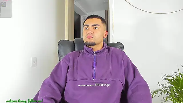 Snapshot of kalivan_voinesscu chatting on March 2026 07:03:02 AM kalivan voinesscu online show from March 2026 07:03:02 AM