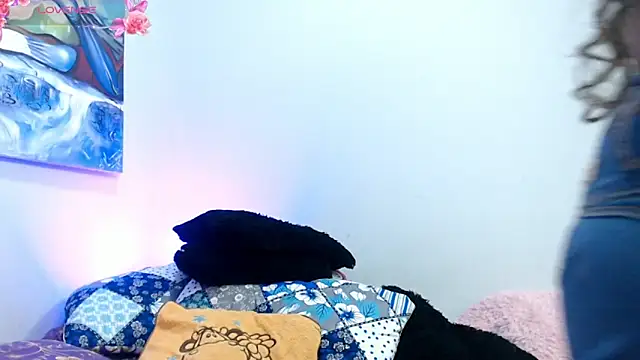 Snapshot of naihroby chatting on November 2025 10:43:02 PM naihroby online show from November 2025 10:43:02 PM