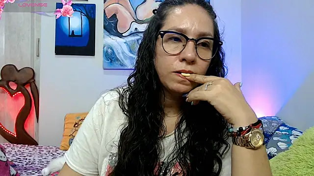 Snapshot of naihroby chatting on December 2025 02:38:01 AM naihroby online show from December 2025 02:38:01 AM