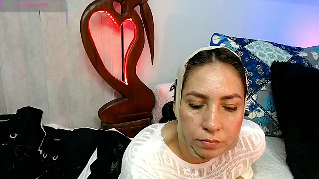 Snapshot of naihroby chatting on April 2026 12:30:02 AM naihroby online show from April 2026 12:30:02 AM