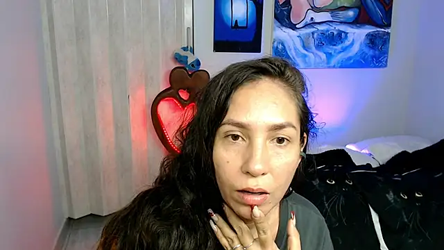 Snapshot of naihroby chatting on April 2026 05:23:01 AM naihroby online show from April 2026 05:23:01 AM