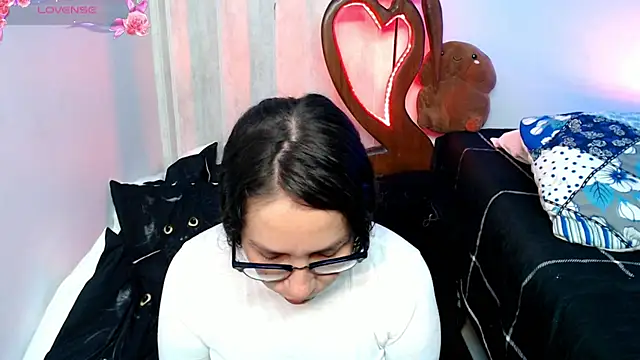 Snapshot of naihroby chatting on April 2026 02:14:02 AM naihroby online show from April 2026 02:14:02 AM