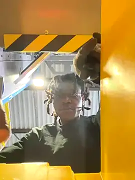 sneakylink13   online show from October 2025 02:28:01 PM