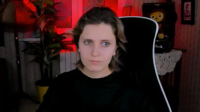 Snapshot of LolaAsmus chatting on December 2024 05:03:01 AM LolaAsmus online show from December 2024 05:03:01 AM