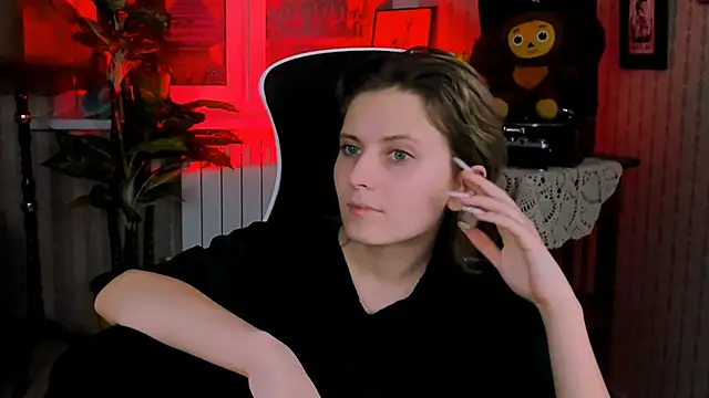 Snapshot of LolaAsmus chatting on December 2024 12:06:01 PM LolaAsmus online show from December 2024 12:06:01 PM