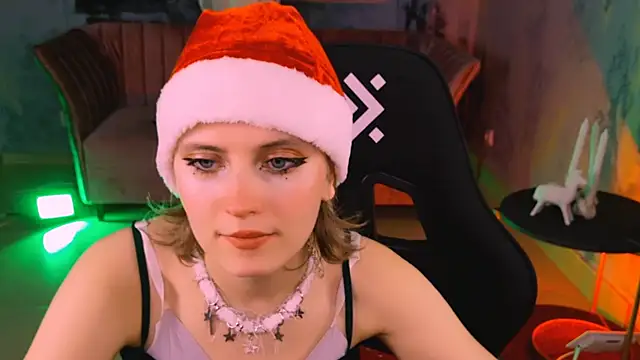 Snapshot of LolaAsmus chatting on December 2024 03:17:02 PM LolaAsmus online show from December 2024 03:17:02 PM