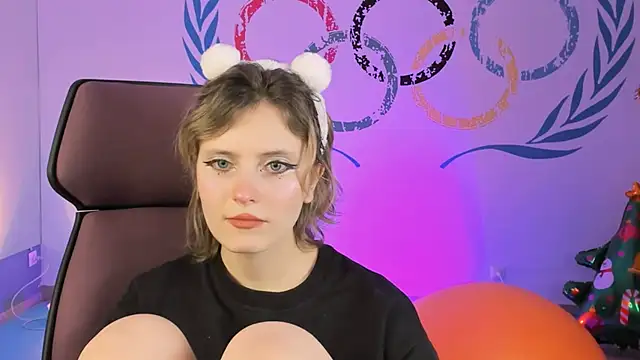 Snapshot of LolaAsmus chatting on December 2024 02:21:01 PM LolaAsmus online show from December 2024 02:21:01 PM