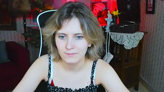 Snapshot of LolaAsmus chatting on December 2024 04:19:01 PM LolaAsmus online show from December 2024 04:19:01 PM