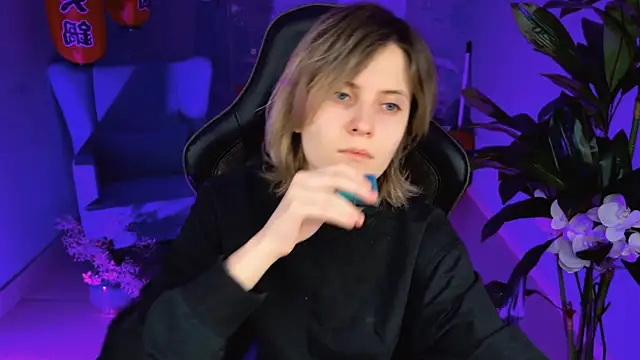 Snapshot of LolaAsmus chatting on February 2025 05:10:01 AM LolaAsmus online show from February 2025 05:10:01 AM