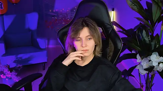 Snapshot of LolaAsmus chatting on February 2025 08:13:02 AM LolaAsmus online show from February 2025 08:13:02 AM