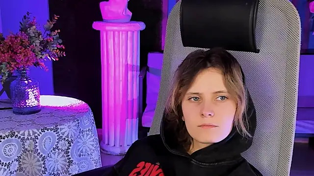 Snapshot of LolaAsmus chatting on February 2025 01:48:01 PM LolaAsmus online show from February 2025 01:48:01 PM