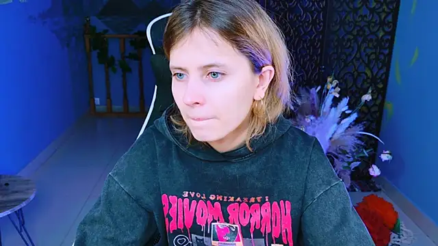 Snapshot of LolaAsmus chatting on February 2025 07:43:01 AM LolaAsmus online show from February 2025 07:43:01 AM