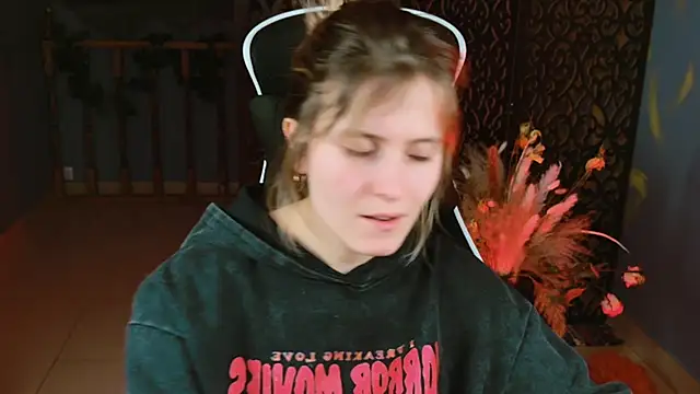 Snapshot of LolaAsmus chatting on February 2025 01:55:02 PM LolaAsmus online show from February 2025 01:55:02 PM