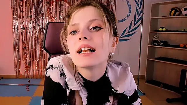 Snapshot of LolaAsmus chatting on February 2025 11:31:01 AM LolaAsmus online show from February 2025 11:31:01 AM