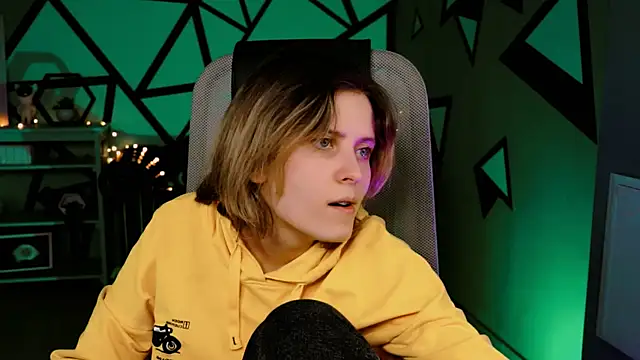 Snapshot of LolaAsmus chatting on February 2025 04:20:02 PM LolaAsmus online show from February 2025 04:20:02 PM