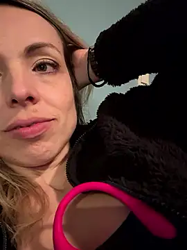 Annelibre online show from November 2025 09:52:01 PM